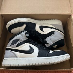SOLD WMNS Air Jordan 1 Mid sail/black/steel grey
